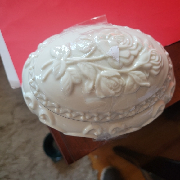 LENOX TRINKET MUSIC BOX - Picture 2 of 5